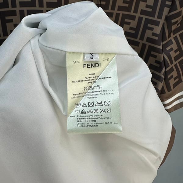 おすすめフェンディ オールオーバーロゴTシャツ コピー2色 feq85988